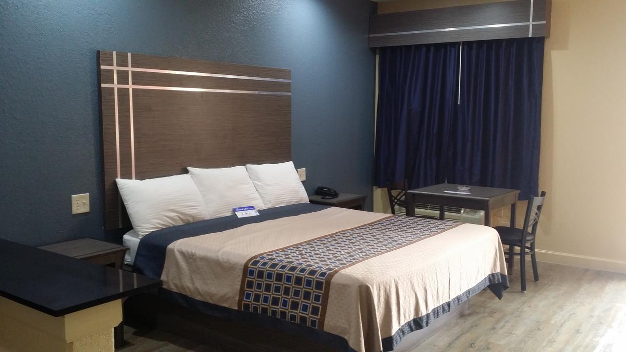Americas Best Value Inn & Suites Northeast Houston Buitenkant foto