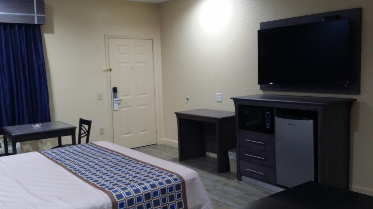 Americas Best Value Inn & Suites Northeast Houston Buitenkant foto