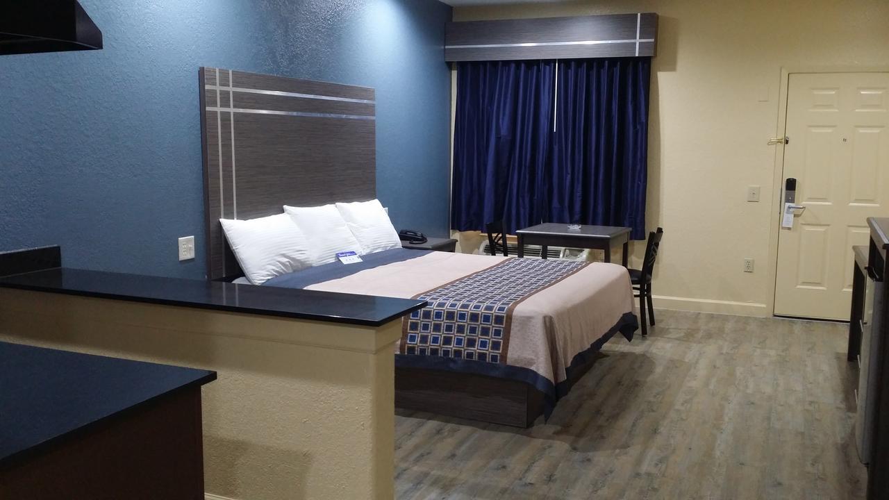 Americas Best Value Inn & Suites Northeast Houston Buitenkant foto