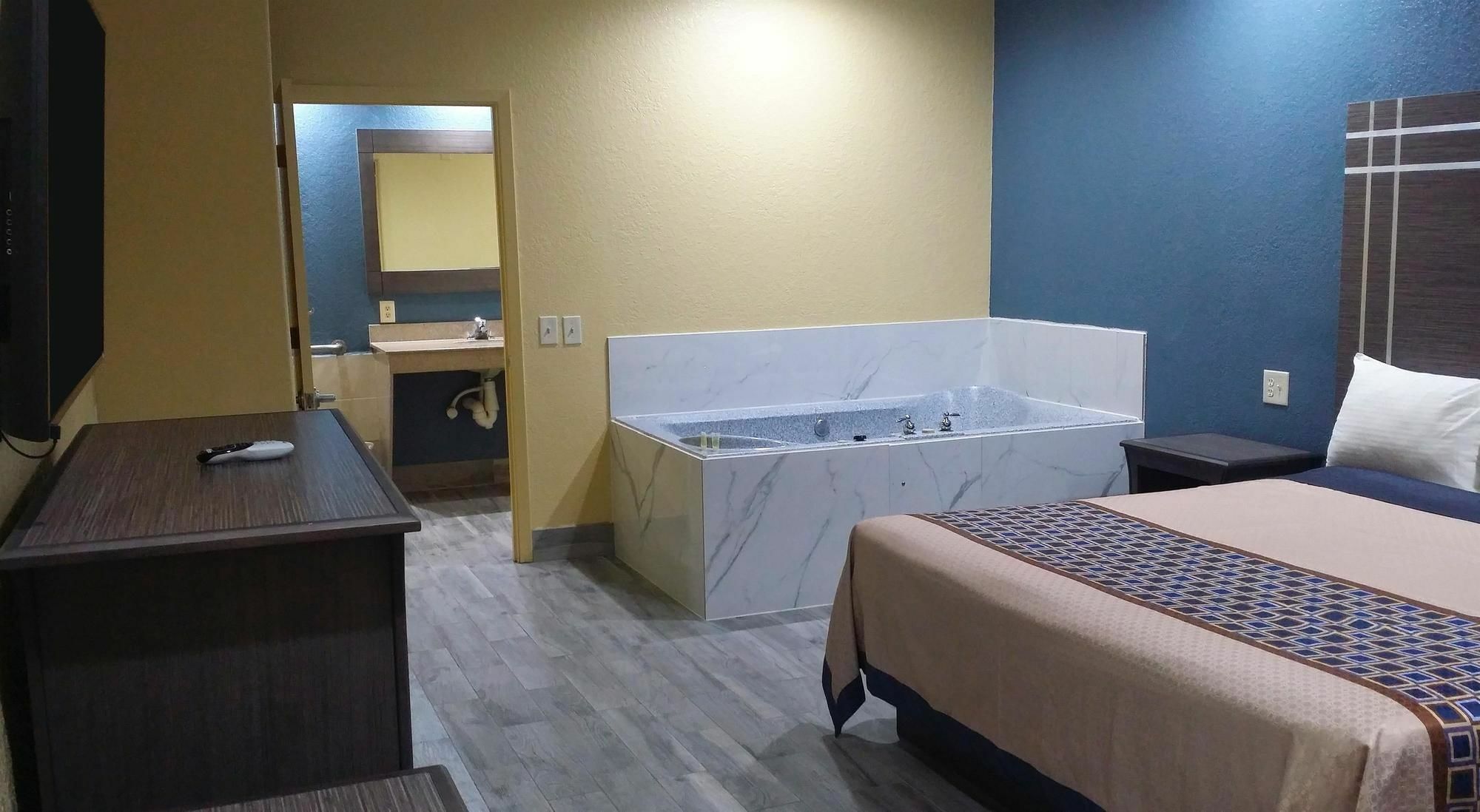 Americas Best Value Inn & Suites Northeast Houston Buitenkant foto