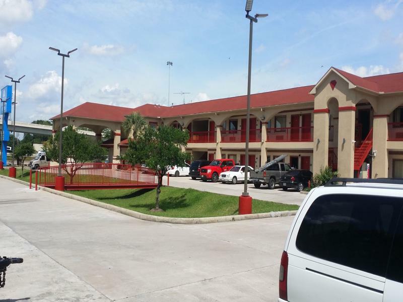 Americas Best Value Inn & Suites Northeast Houston Buitenkant foto