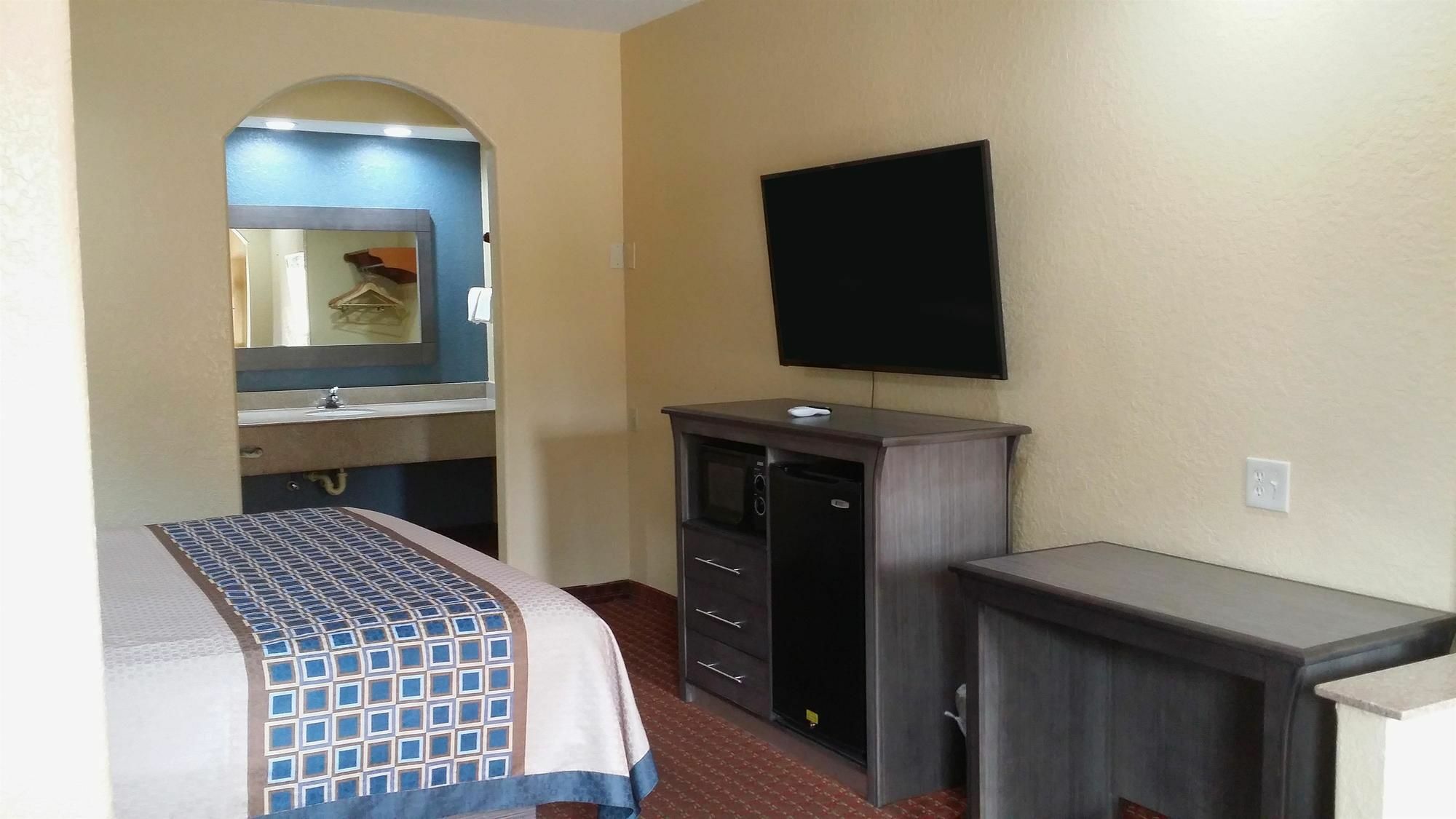 Americas Best Value Inn & Suites Northeast Houston Buitenkant foto
